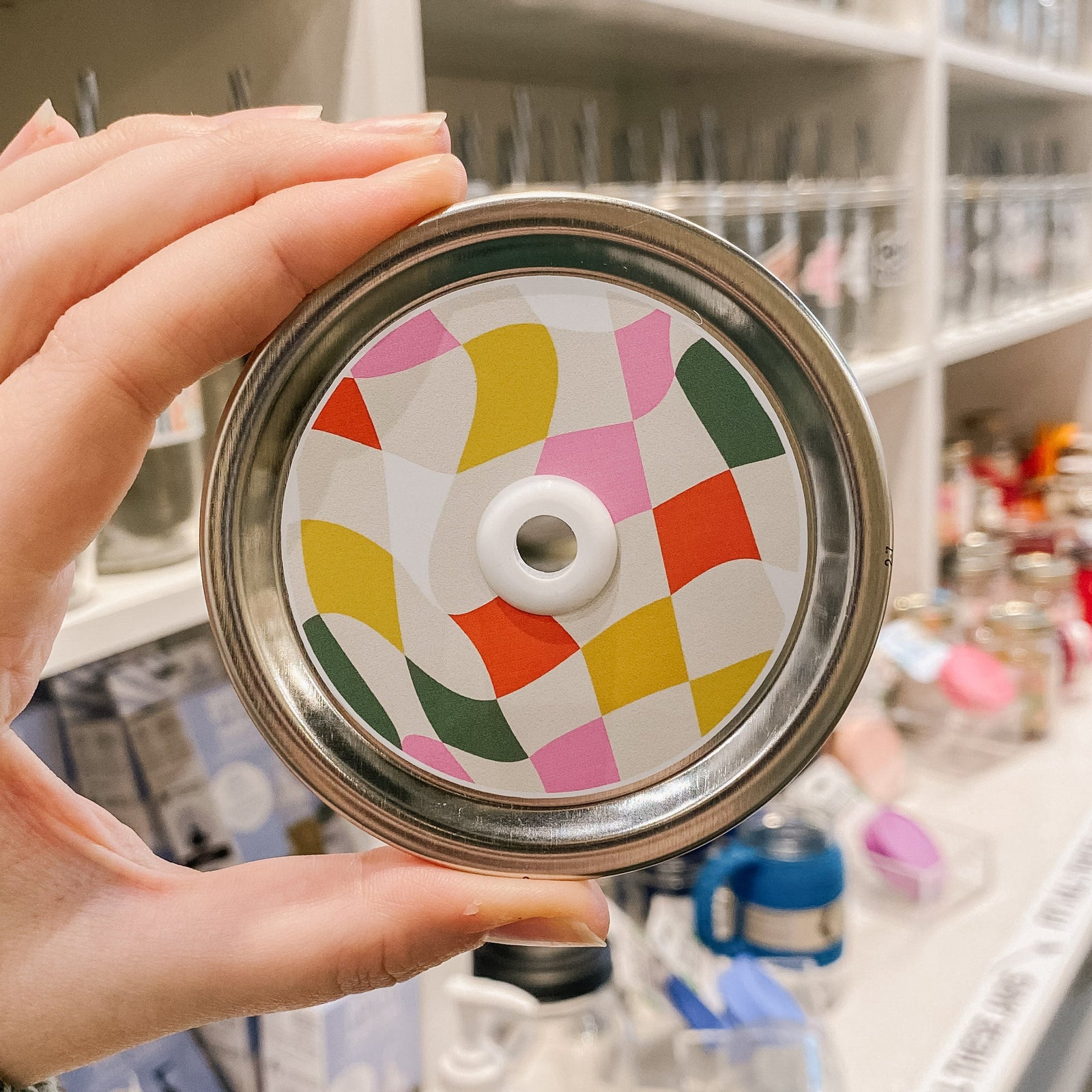 straw lid with a wavy grid of yellow, taupe, pink, white, green, and orange