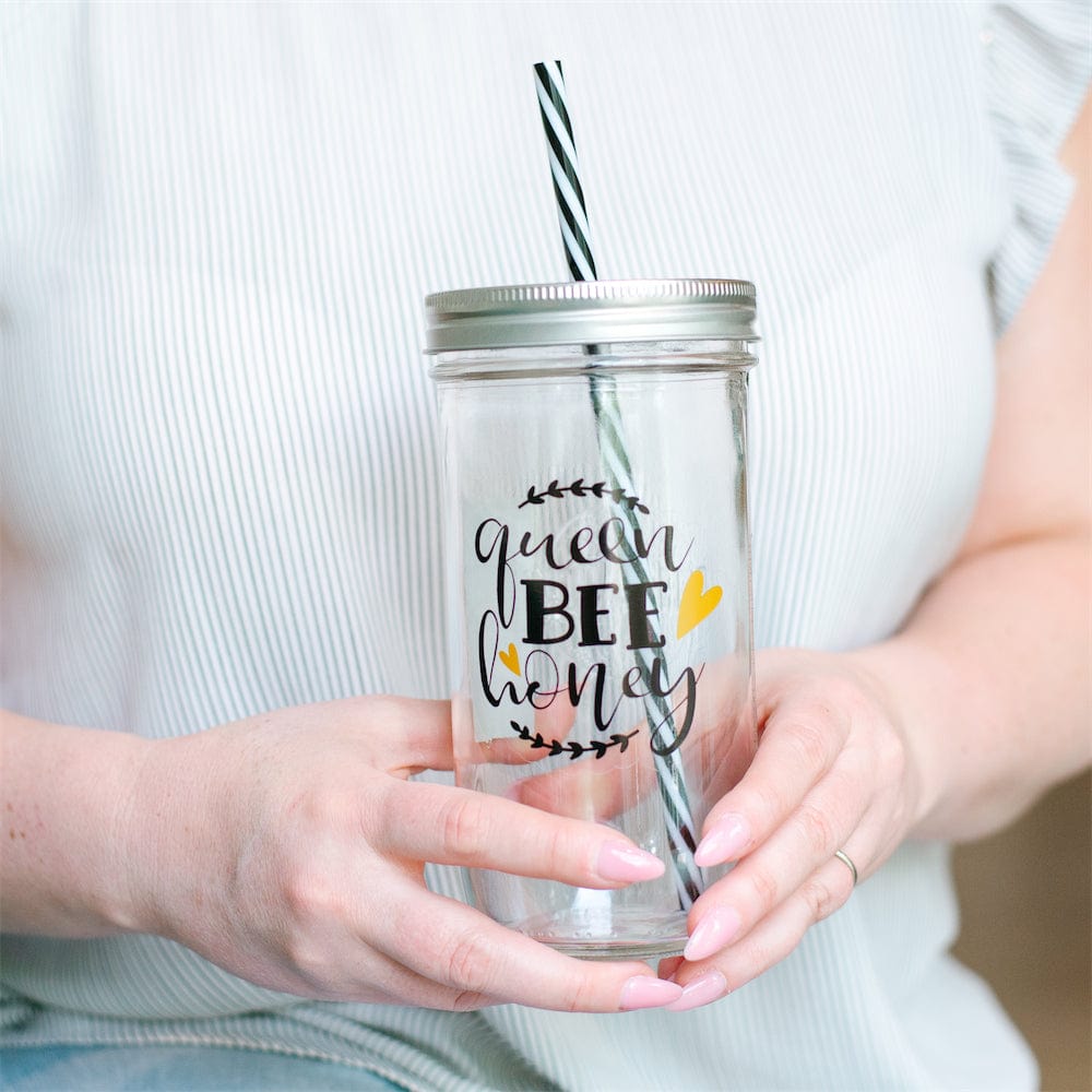 Photo of a mason jar tumbler with a text that says "Queen bee honey"