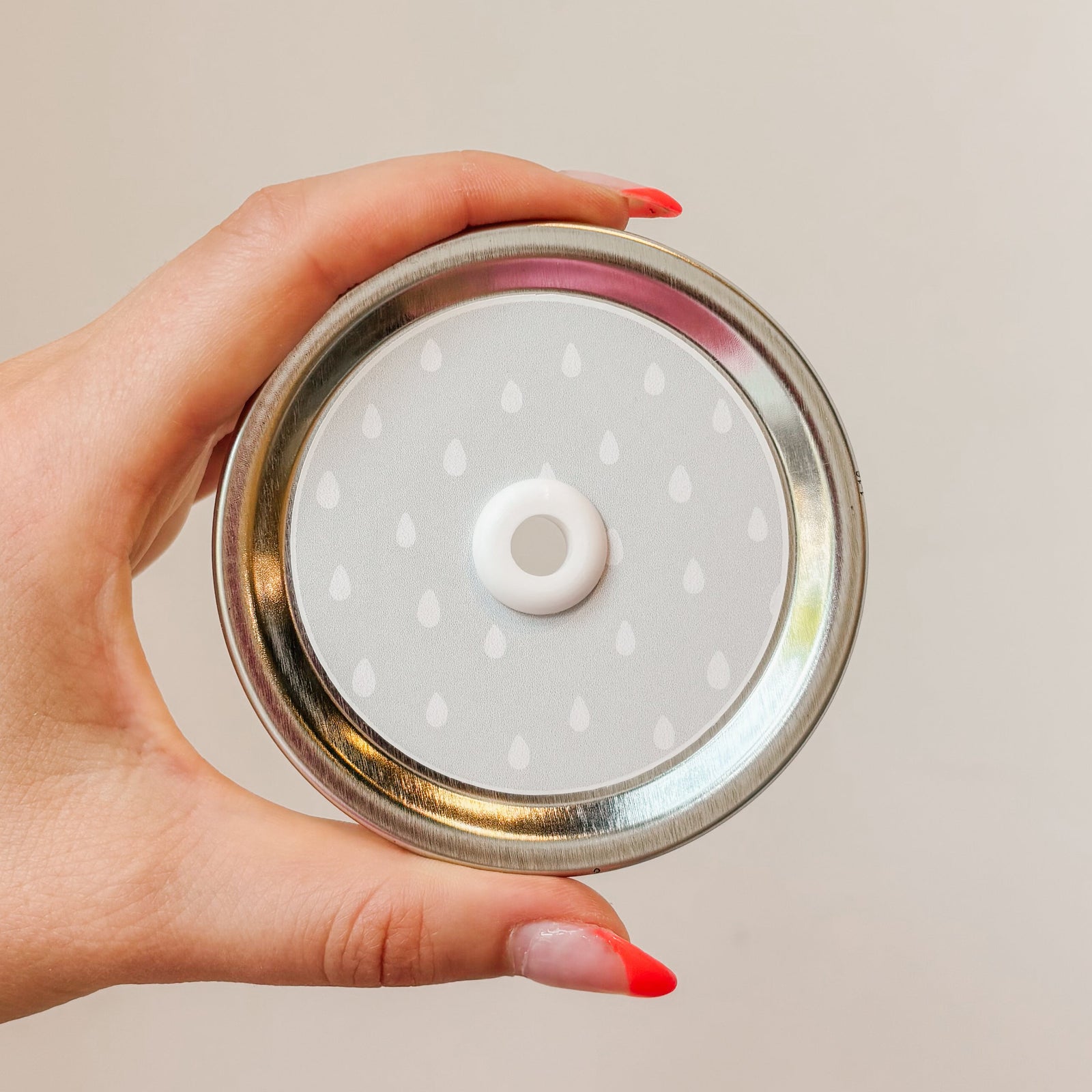 straw lid with white raindrops on a grey background
