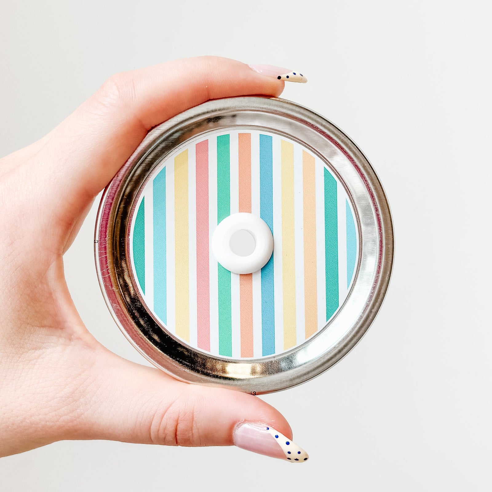 straw lid with coloured lines (blue, green, yellow, orange, and pink) separated by white lines