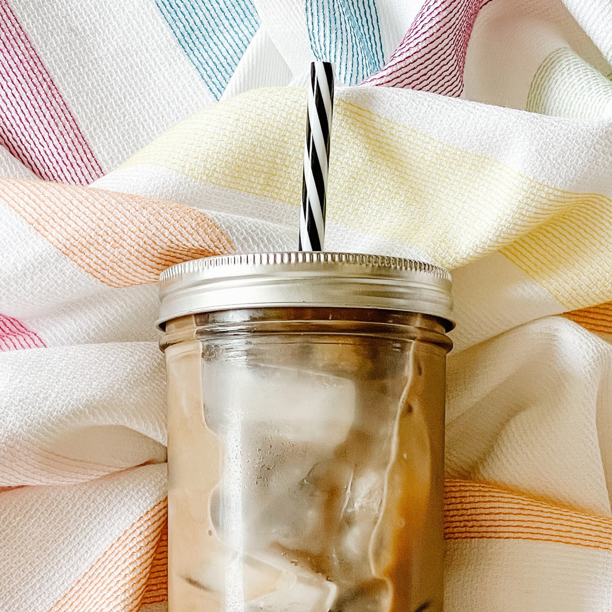 Snug, spill-resistant fit